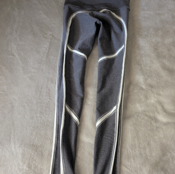 ALO YOGA Gray Leggings White Accent Size Small - Picture 4 of 7